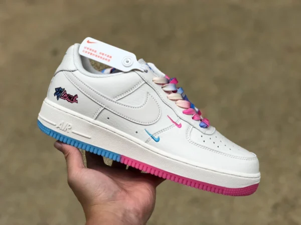 AF1 白と青 ピンク ステッチ ロー ナイキ エア フォース 1 ロー '07 su19 ロートップ エア フォース ワン スニーカー ku0902-112