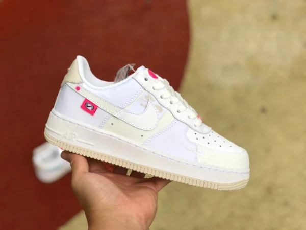 AF1 ホワイト パウダー スプライシング ロー ピュア オリジナル ナイキ エア フォース 1 ロー AF1 ホワイト パウダー スプライシング DX6061-111