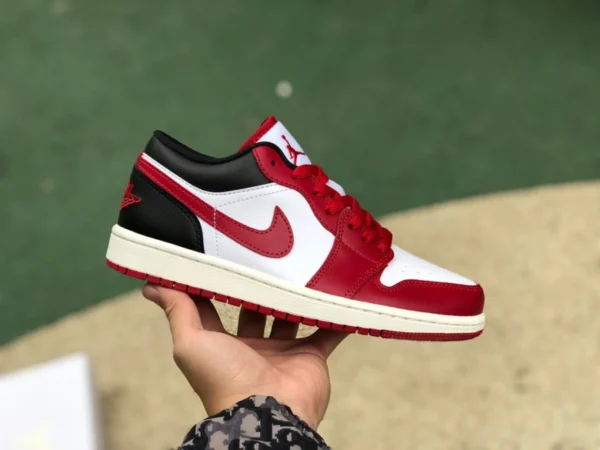 AJ1 ホワイト レッド ブラック ロー ピュア オリジナル エア ジョーダン 1 ロー AJ1 ホワイト レッド ブラック シカゴ ロートップ レトロ バスケットボール シューズ DC0774-160