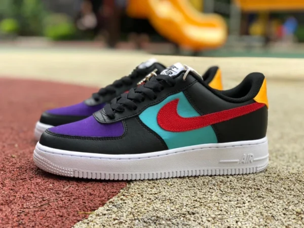 AF1 ブラック レッド パープル ゴールド ロー ナイキ エア フォース 1 LV8 EMB AF1 ブラック レッド パープル ゴールド バックル スニーカー DN4178-001