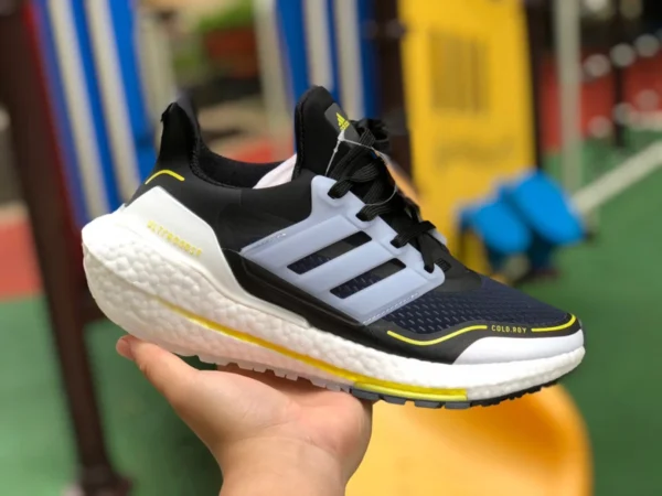 UB7.0 黒と白のアディダス ウルトラブースト 21 ソフトソール ニット通気性メンズ スポーツ ランニング シューズ S23893