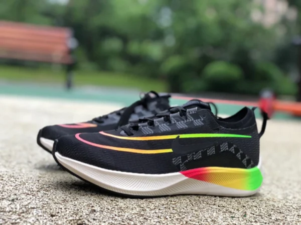 ズーム フライ 4 ブラック レインボー ナイキ Zoom Fly 4 Nike クッショニング カーボンプレート マラソン 男女兼用 ランニング dq4493-010