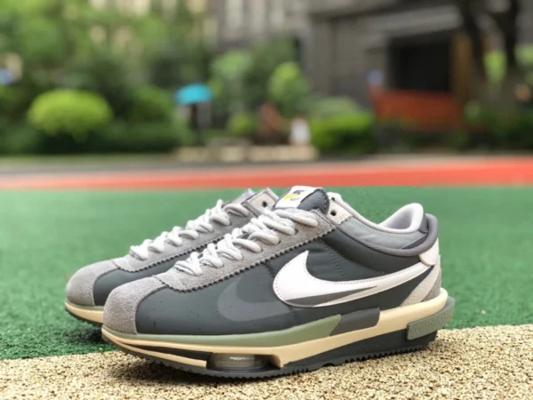 Scai4.0 フォレスト・ガンプ クールグレー Sacai × Zoom Cortez 4.0 "OG Royal Fuchsia" 4.0 50周年記念ジョイントモデル フォレスト・ガンプ デコンストラクト ダブルフック DQ058