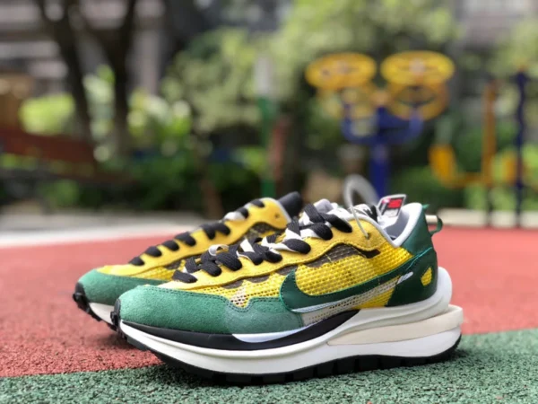 Sacai3.0 イエローとグリーン Nike Vaporwaffle x Sacai 連名イエローとグリーン ランニング シューズ CV1363-700