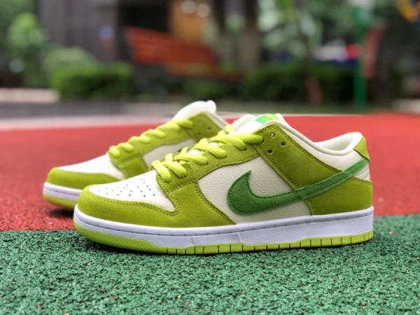 ダンク グリーンアップル ロー Nike SB Dunk Low ホワイト グリーン グリーンアップル レトロ カジュアル スニーカー DM0807-300