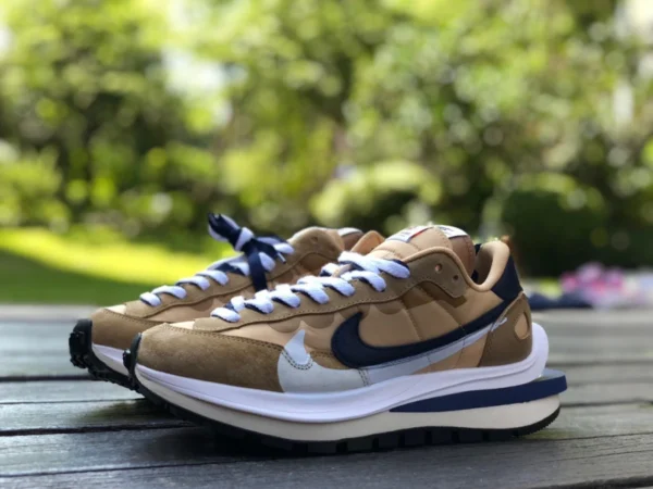 Sacai3.0 カーキ ピュア オリジナル Nike Vaporwaffle x Sacai 連名カーキ ランニング シューズ DD1875–200