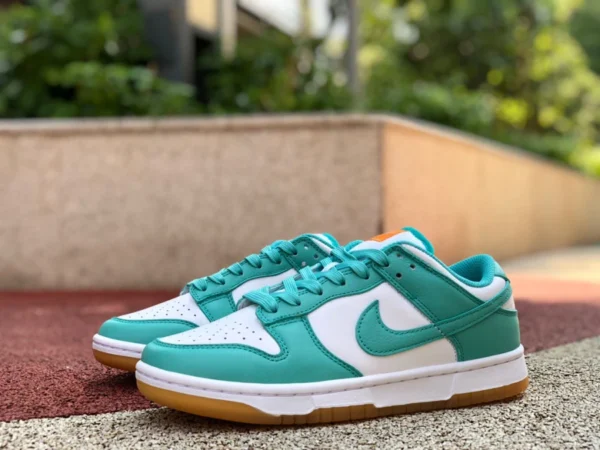 ダンク ティール Nike Dunk Low ティール ティファニー 白と緑のロートップ スニーカー DV2190-100