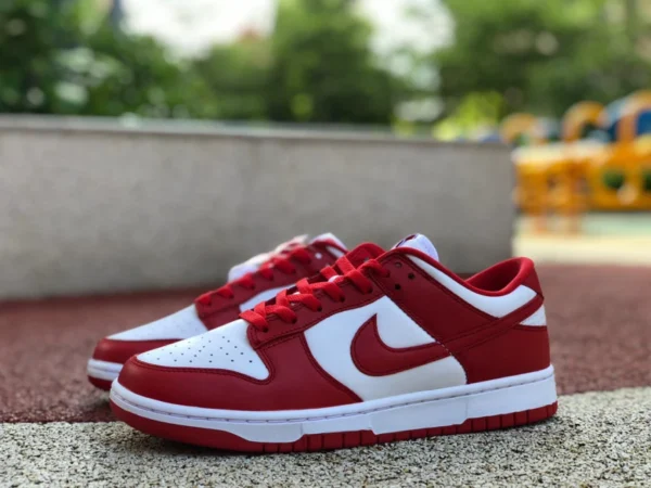 ダンク 白と赤 ロー Nike Dunk Low SP "University Red" 白と赤のロートップ スケートボード シューズ CU1727-100