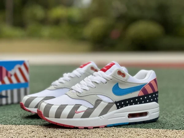 Max1 ジョイント コントラスト カラー Parra x Nike Air Max 1 ジョイント コントラスト カラー ステッチ レトロ ランニング シューズ AT3057-100