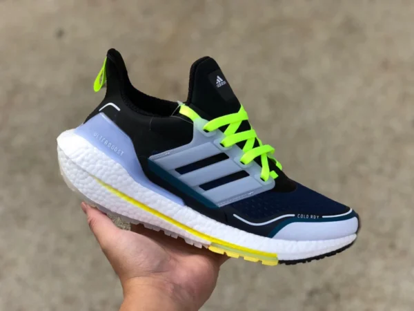 UB 21 黒と白、緑 adidas UltraBoost 21 COLD.RDY 快適で通気性のあるランニング シューズ S23754