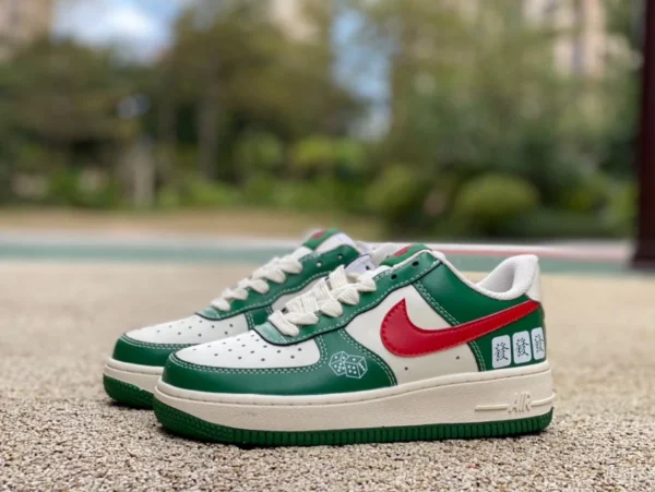 AF1 ホワイト グリーン レッド フック Nike Air Force 1 '07 エア フォース ワン ジョイント スニーカー ロートップ cw2288-666