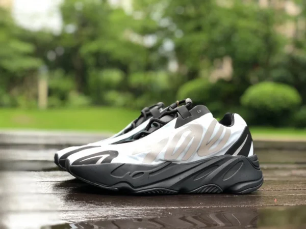 ココナッツ700 アイスブルー ブラック アディダス Yeezy 700 ライトブルー アイスブルー ブラック ココナッツ反射レトロ ダッド シューズ GZ0711