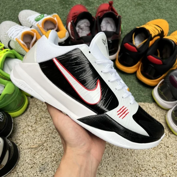 コービー5 白黒S2 純正オリジナル上位品 NIKE KOBE V コービー五代目 逆白黒 ブルース・リー スニーカー CD4991-101