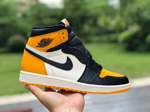 AJ1 黒と黄色のトゥ 純粋なオリジナル エア ジョーダン 1 ハイ OG "Yellow Toe" AJ1 黒と黄色のトゥ 555088-711