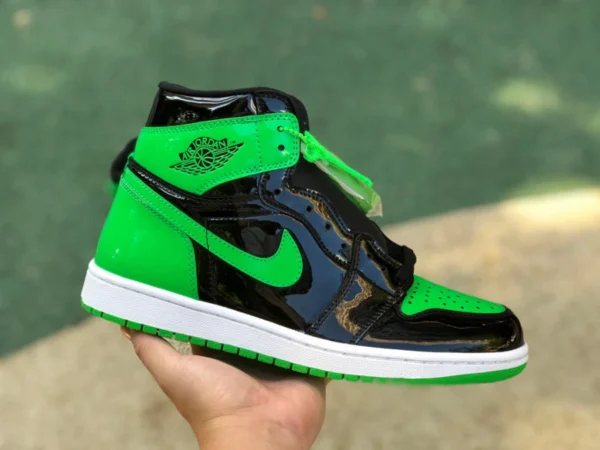 AJ1 黒と緑のパテントレザー ハイトップ エアジョーダン 1 パイングリーン AJ1 黒と緑のパテントレザー 575441 555088-030