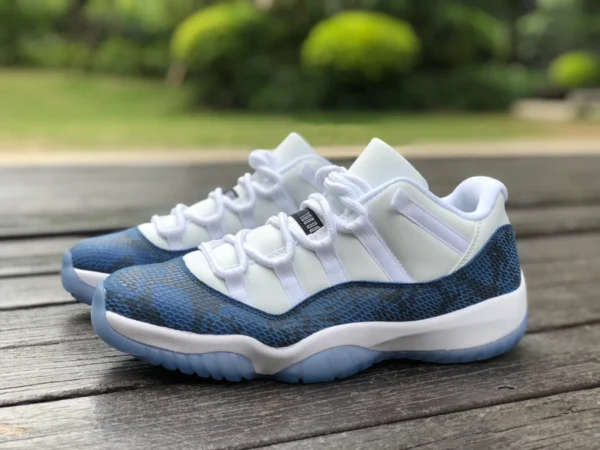 AJ11 ブルー スネーク ロー エア ジョーダン 11 レトロ ロー AJ11 ブルー スネーク バスケットボール シューズ CD6846-102