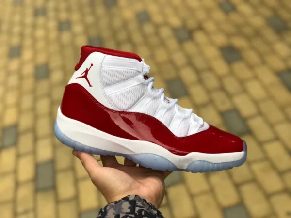 AJ11 チェリー ハイトップ エア ジョーダン 11 レトロ チェリー ホワイトとレッド チェリー バスケットボール シューズ CT8012-116