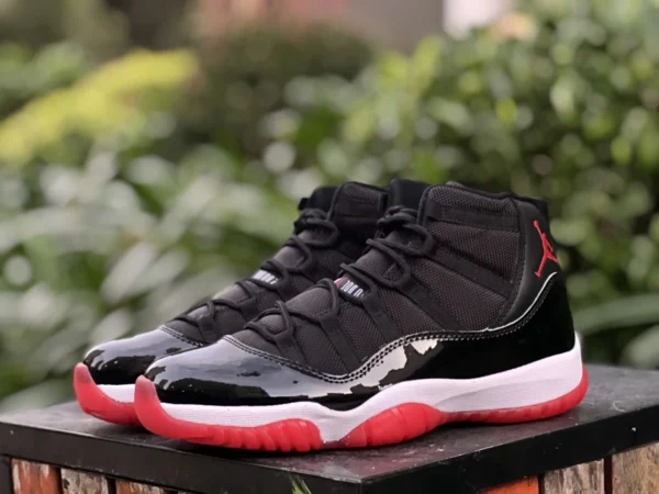 AJ11 黒と赤 ハイカット レディースモデル 実物写真 エアジョーダン 11 ブレッド AJ11 ハイトップ 黒と赤 378038 378037-061