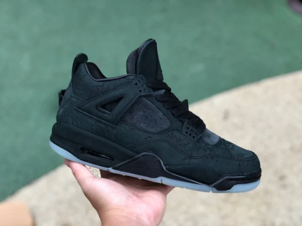 AJ4 ブラック グラフィティ ピュア オリジナル エア ジョーダン 4 KAWS x AJ4 ジョイント ブラック ブラック スエード 930155-001