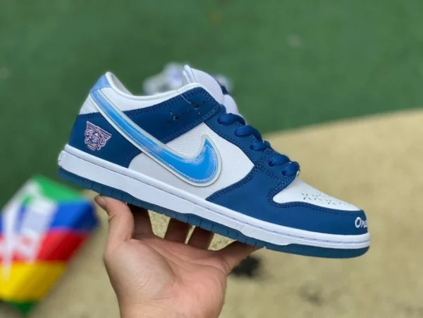 ダンク 白と青の連名モデル 純オリジナル Born x Raized x Nike SB Dunk Low “ゴシックスタイル” 重厚な三者連名モデル FN7819-