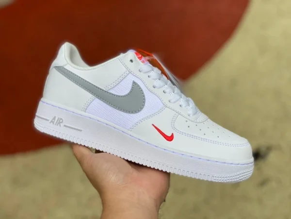 AF1 ホワイト グレー フック スモール レッド フック ロー ナイキ エア フォース 1 ロー AF1 ロートップ カジュアル スニーカー fd9772-100