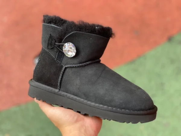 UGG ショート ブラック ダイヤモンド UGG ベイリー ミニ ベイリー ボタン 11 ブーツ シープスキンとベルベット ショート スノー ブーツ