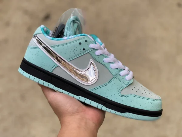 Dunk Tiffany & Co. x Nike Dunk Low Tiffany 連名スニーカー ロートップ BV1310-402