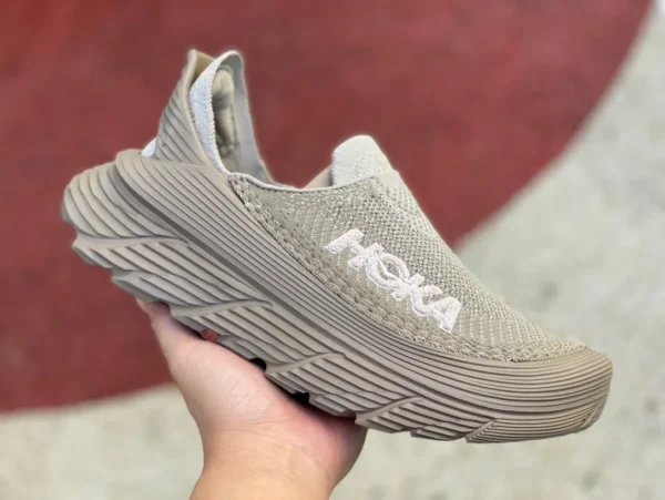 ホカ ワン スリップ カーキ HOKA ONE ONE Restore TC 快適で多用途なロートップ ランニング シューズ