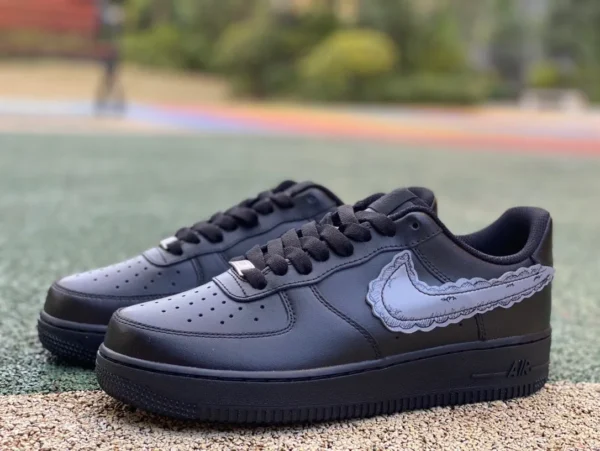 エアフォース ブラック グラフィティカウズ スカイ ハイ ファーム ワークウェア x KAWS x Nike Air Force 1Low ローカット スニーカー CW22