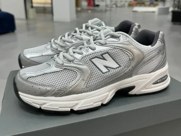 NB530 シルバーホワイト MR530LG