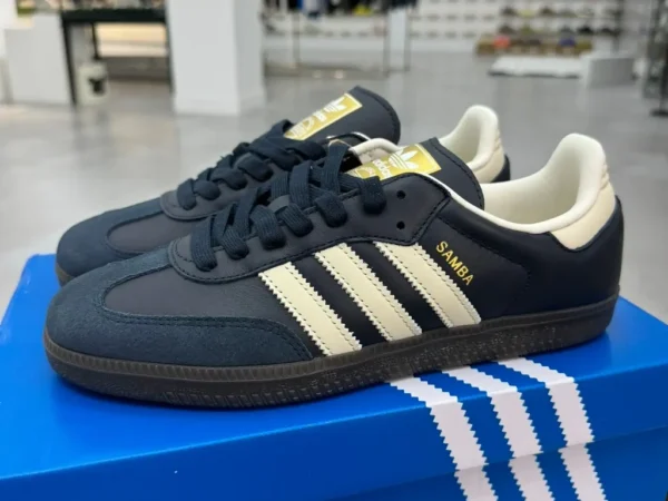 Adidas Originals Samba Vegan Samba トレーニング シューズ、ダークブルー