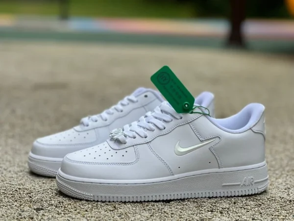 エア フォースAF1 純白 透明フック ナイキ エア フォース 1 '07 Nike Air Force 1 ロートップ FB8251-100