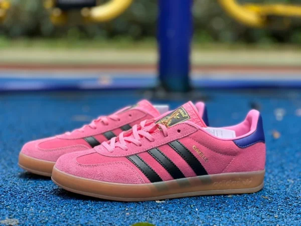 アディダス オリジナルス サンバ ピンク ブルーチャンネル ピュアオリジナル adidas Originals Samba 快適で多用途な衝撃吸収軽量ローカットスニーカー IE7002