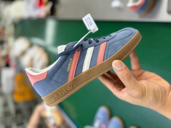 アディダス デクサン ブルーパウダー生ゴムadidas Originals Gazelle INdoor IG1640