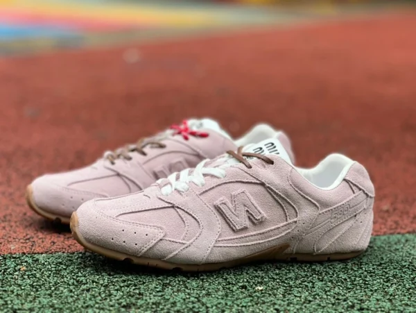 NB530MIU ライトピンク ニューバランス × MIU MU ミュウミュウ NB 530 レースアップ ラウンドトゥ ローカット レディース ランニングシューズ