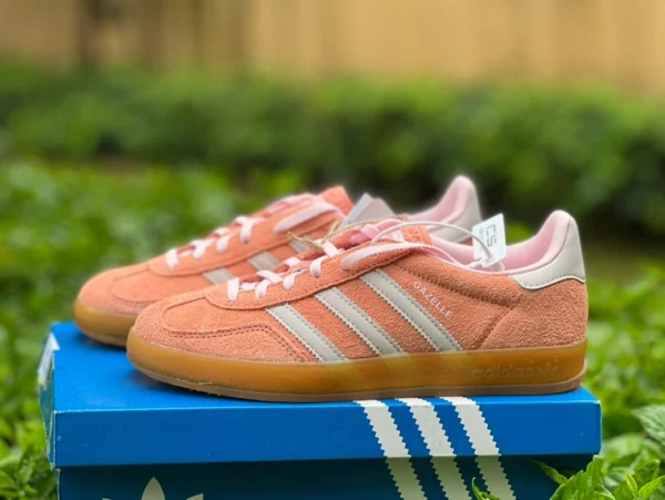 アディダス トレーニング テンダー ピンクADIDAS クローバー GAZELLE INDOOR ロートップ レトロ カジュアル モラル トレーニング スニーカー IE2946