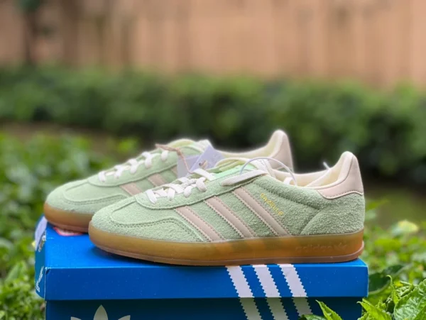 アディダス ライトグリーン ピンクADIDAS クローバー GAZELLE INDOOR グリーン ロートップ レトロ カジュアル 道徳トレーニング スニーカー IE2948