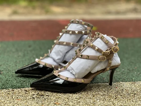 ヴァレンティノ ハイヒール ブラック アプリコットイタリア版 ヴァレンティノ VALENTINO ロックスタッズ スリングバック バックル ピンヒール ハイヒール 6.9cm レディース ブラック