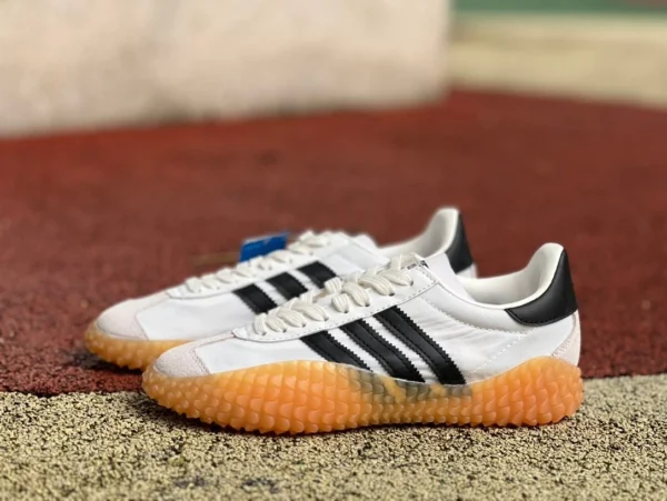 アディダス ランニングシューズ 白と黒の生ゴムadidas クローバー カントリー x カマンダ クラシック シューズ EE5665